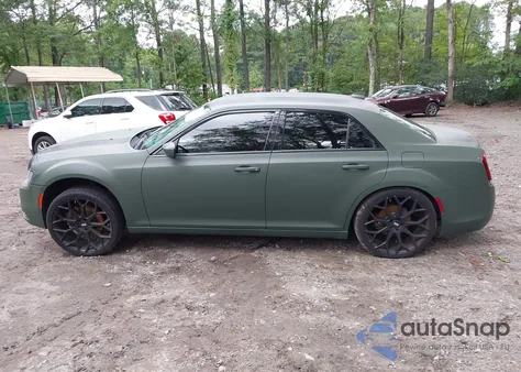 2020 Chrysler 300 300S Awd z USA, uszkodzony, nr VIN 2C3CCAGG1LH131620